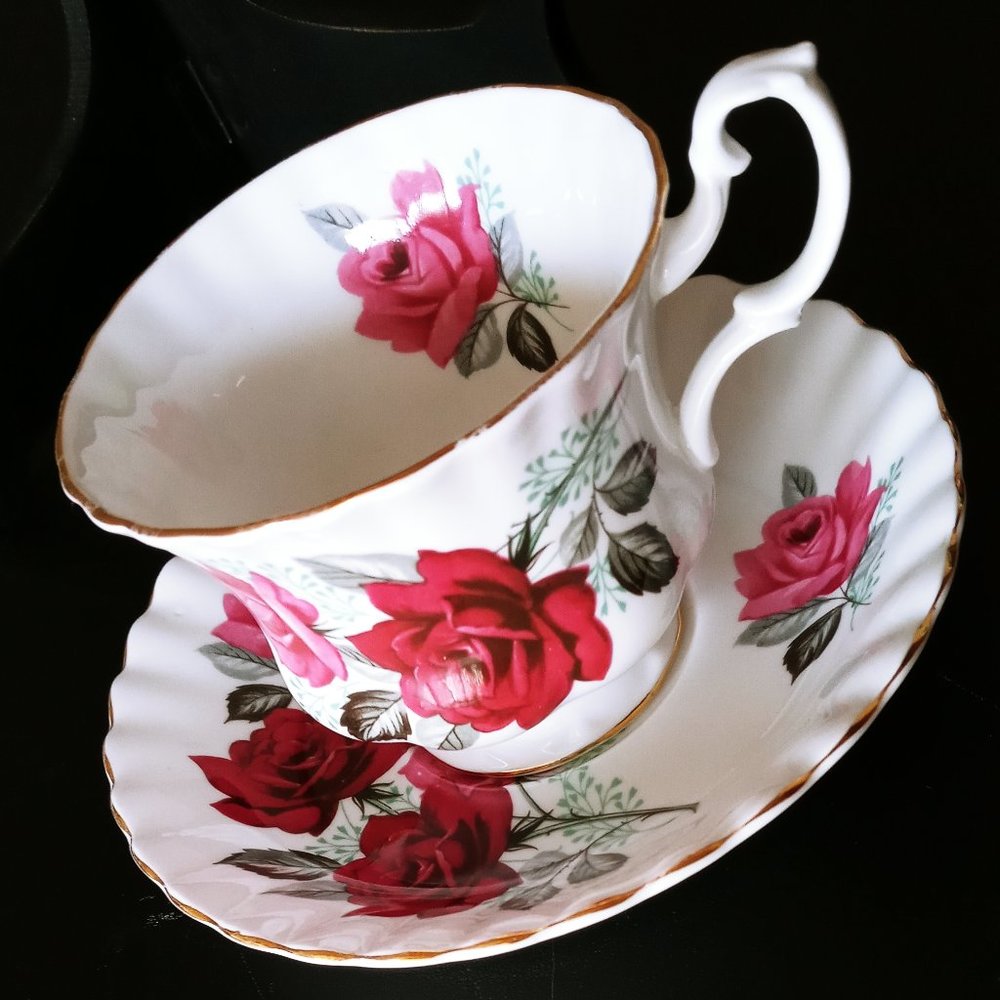 Royal Albert Bone China England Footed Tea Cup & Saucer Rose
